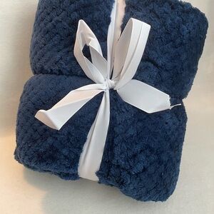 Luxurious Navy Blue Throw Blanket NWT